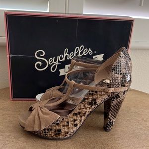 Seychelles Heritage Bewitching Hour Natural Python pump